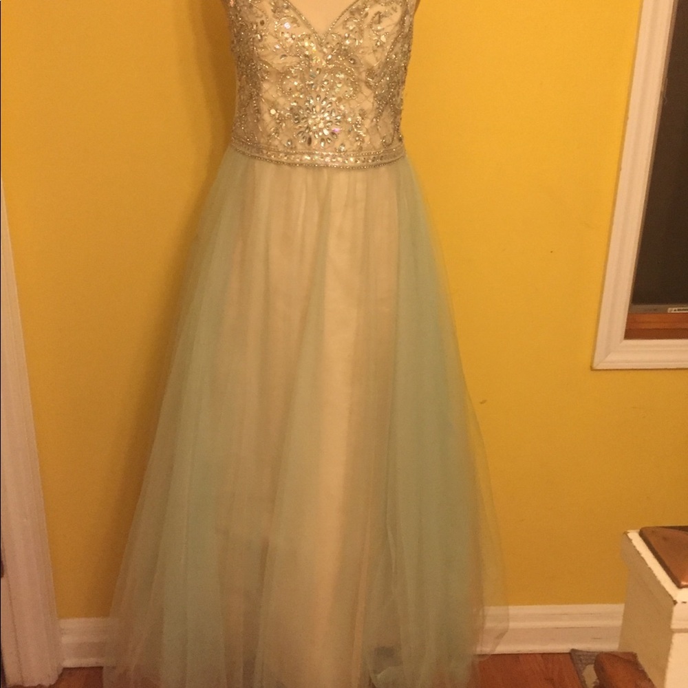Gown  dress juniors 13/14 excellent like new